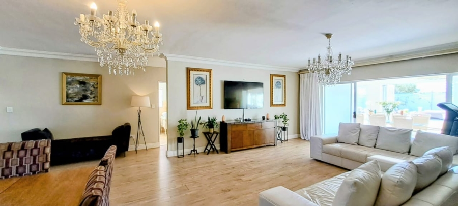 5 Bedroom Property for Sale in Sandbaai Western Cape